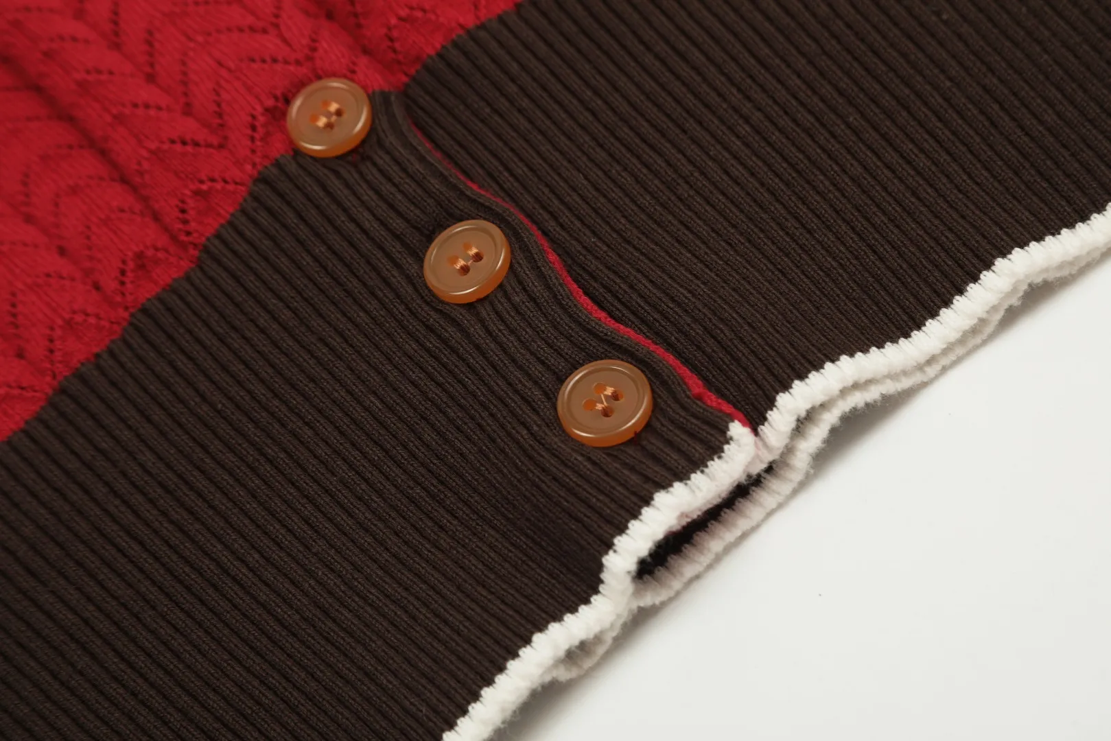 VIVI118 vivienne west wood Vivienne Contrasting Japanese style high-end Korean style cardigan knitted sweater wool 2024 autumn latest style simple contrasting color fashionable high-end wear Size: S -M- L Color: red black